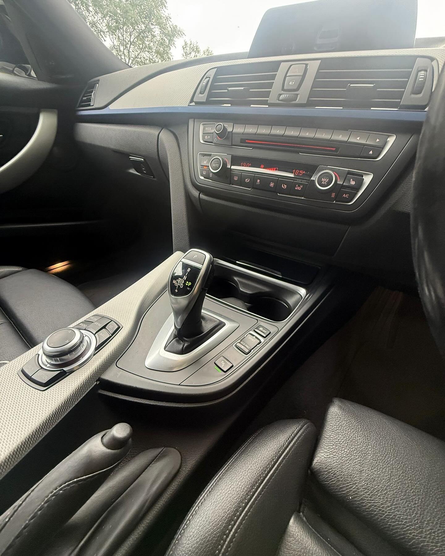 BMW 320d M Sport Shadow Edition Auto gallery image 10