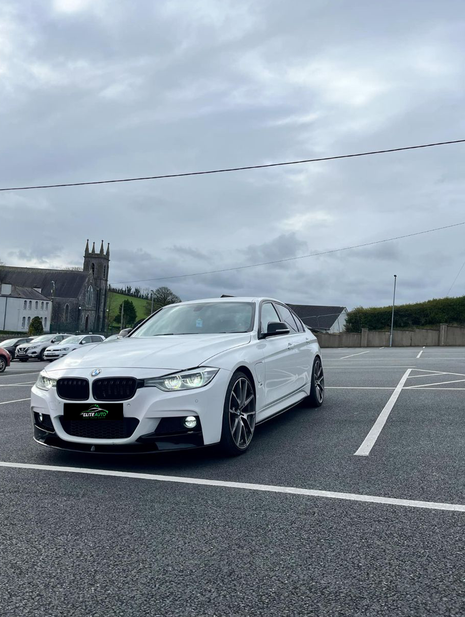 BMW 330e gallery image 2