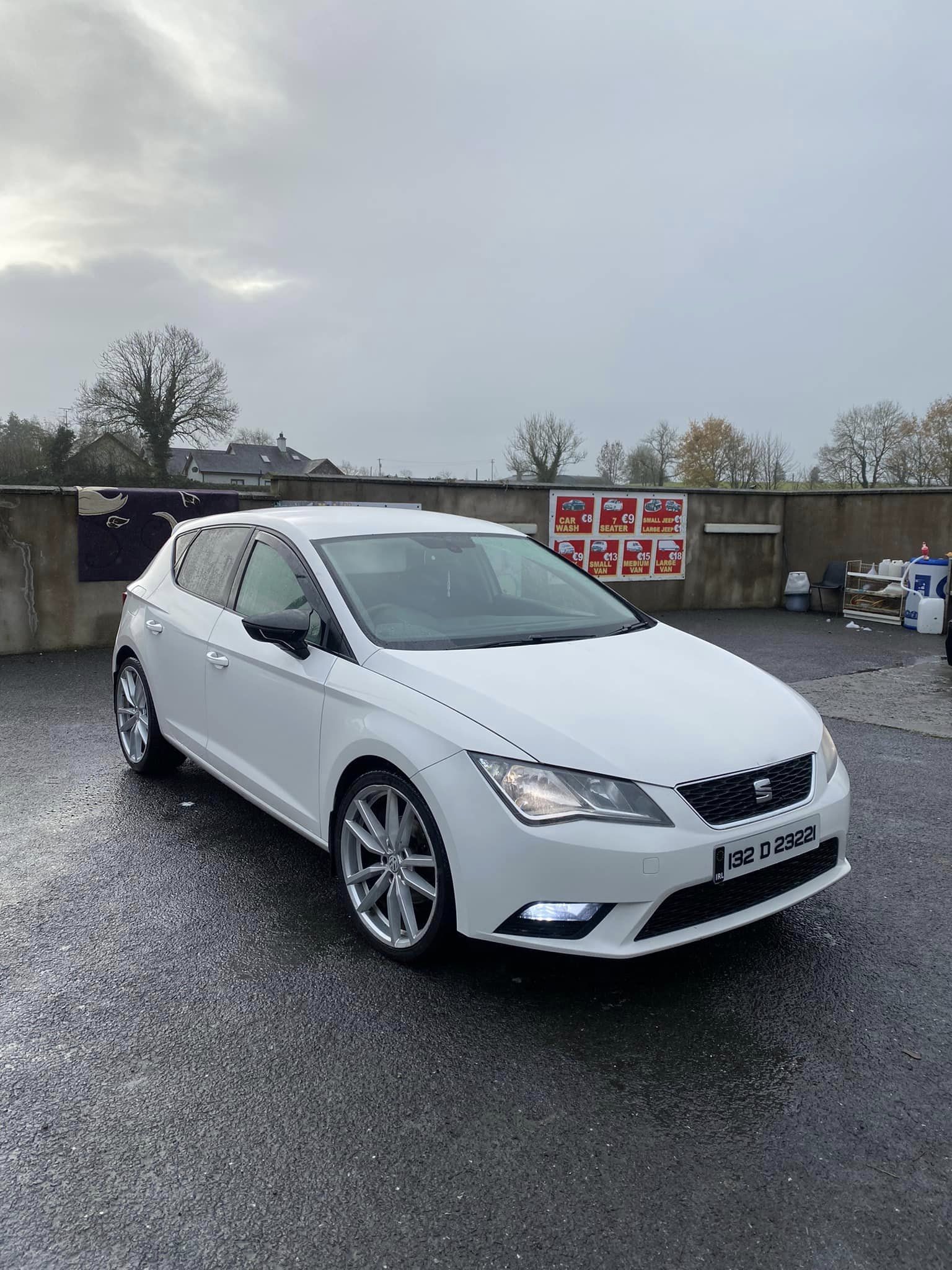 SEAT Leon 1.6 TDI 105BHP gallery image 6