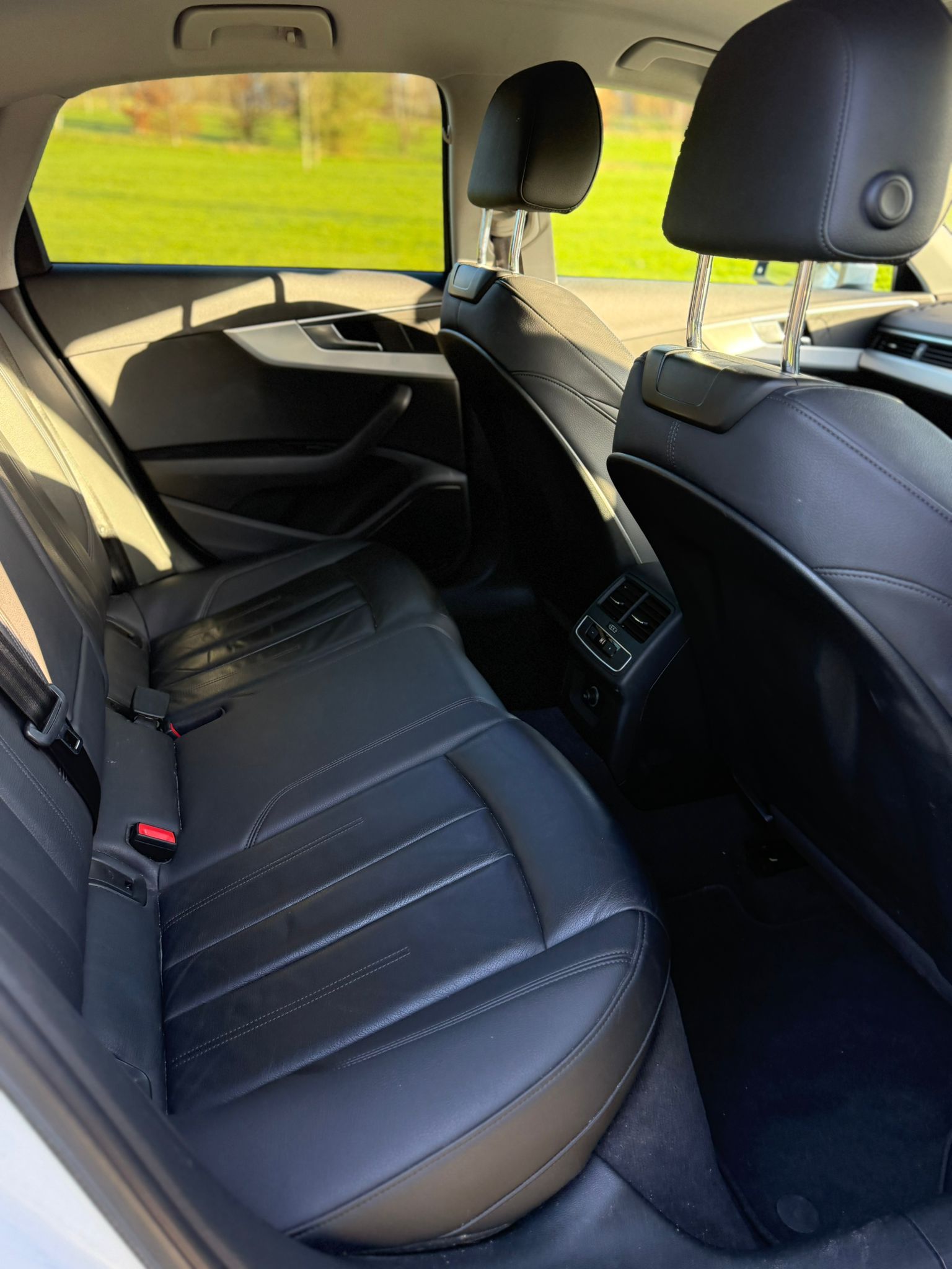 Audi A4 2.0 TDI Auto gallery image 12
