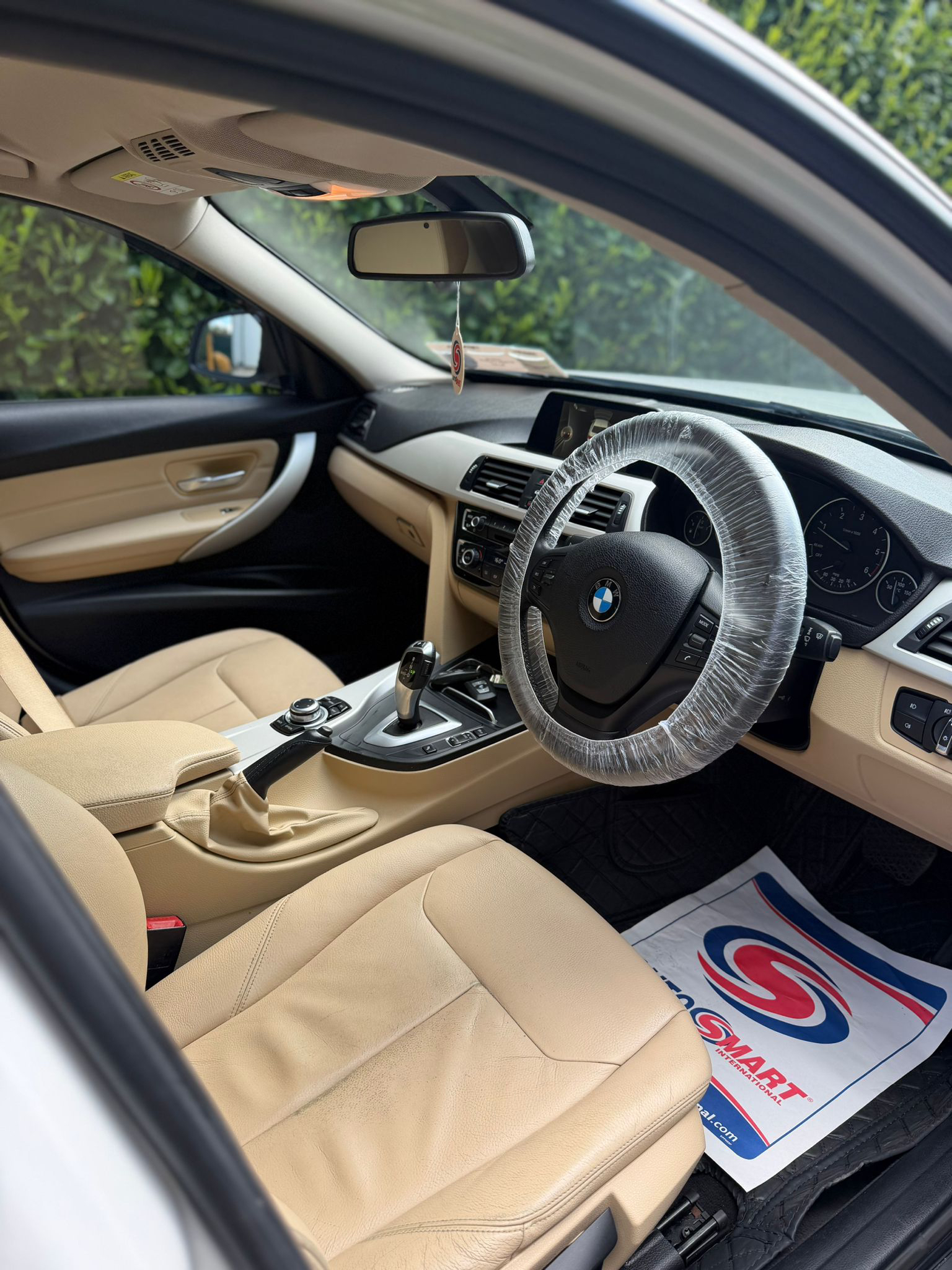 BMW 320d Sport Auto gallery image 14