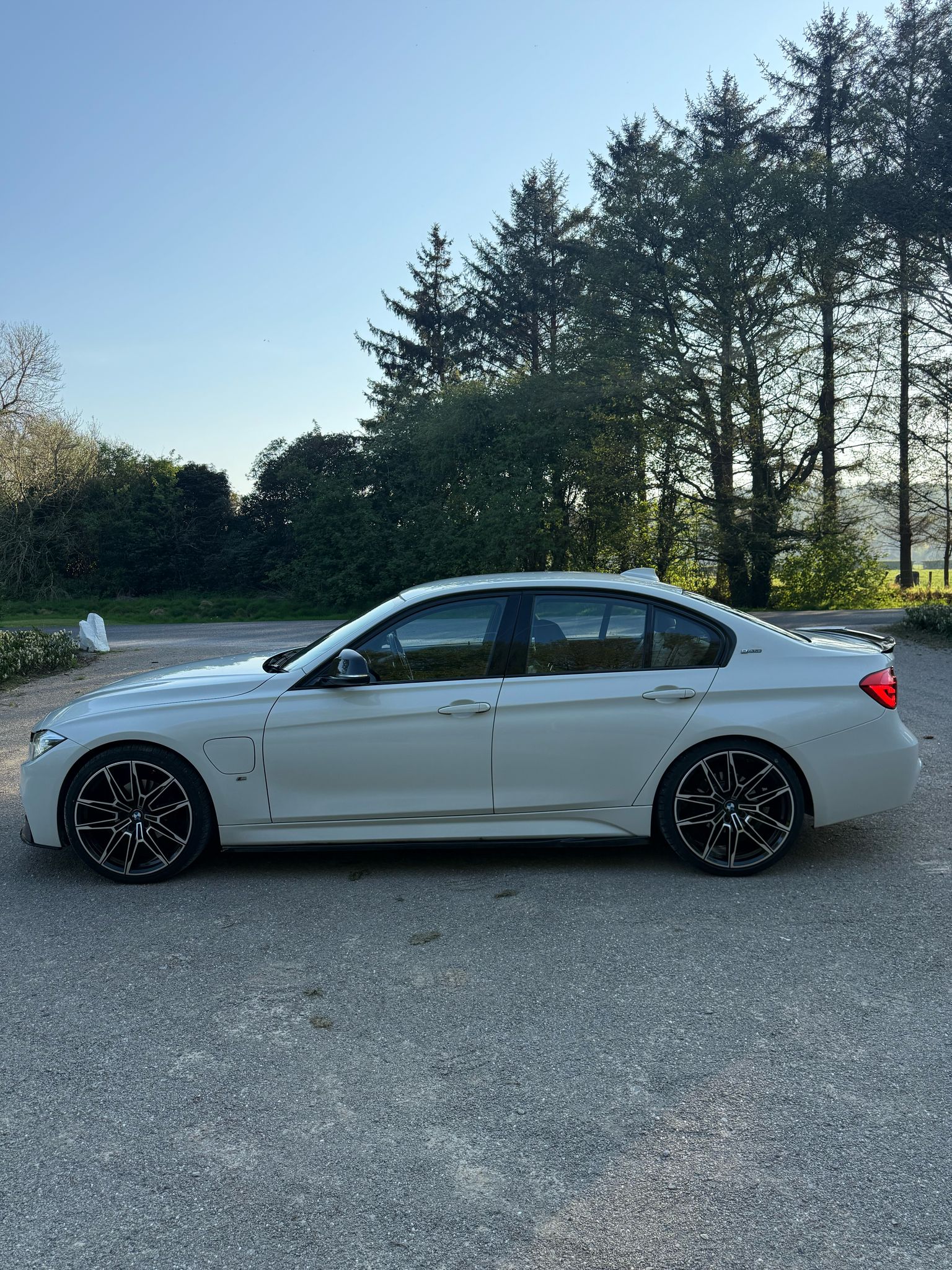 BMW 330e M Sport Auto gallery image 4