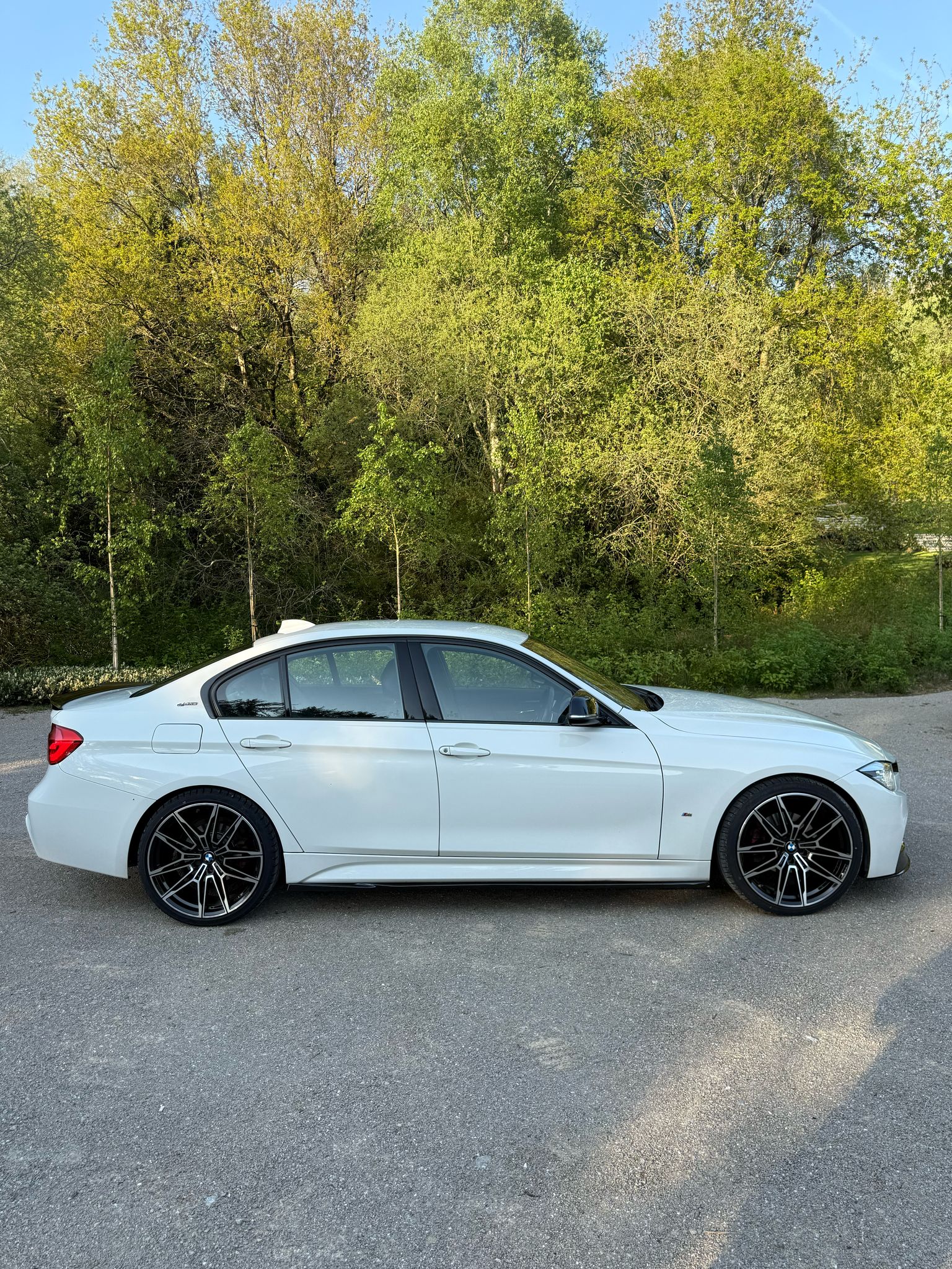 BMW 330e M Sport Auto gallery image 8