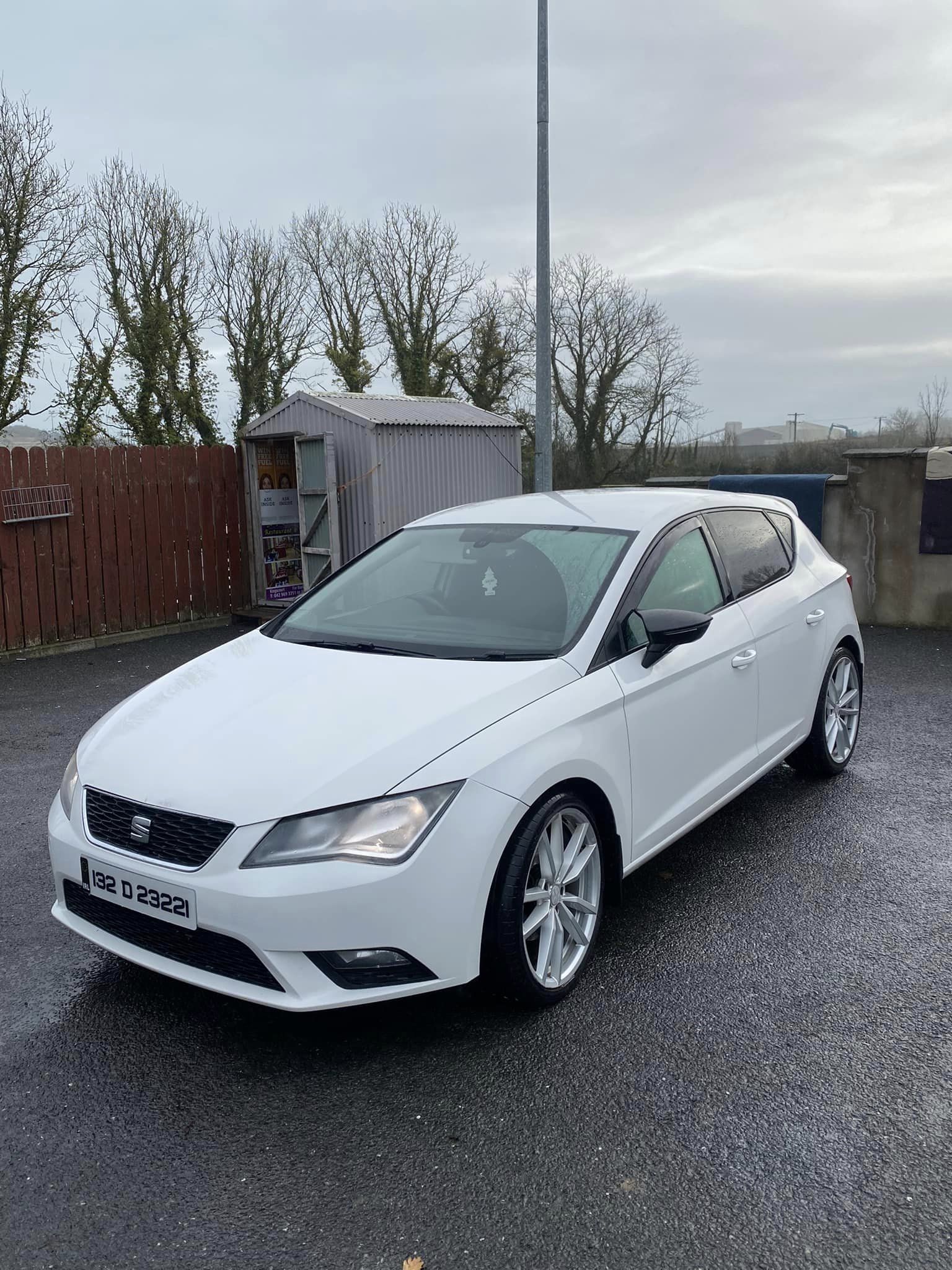 SEAT Leon 1.6 TDI 105BHP gallery image 5