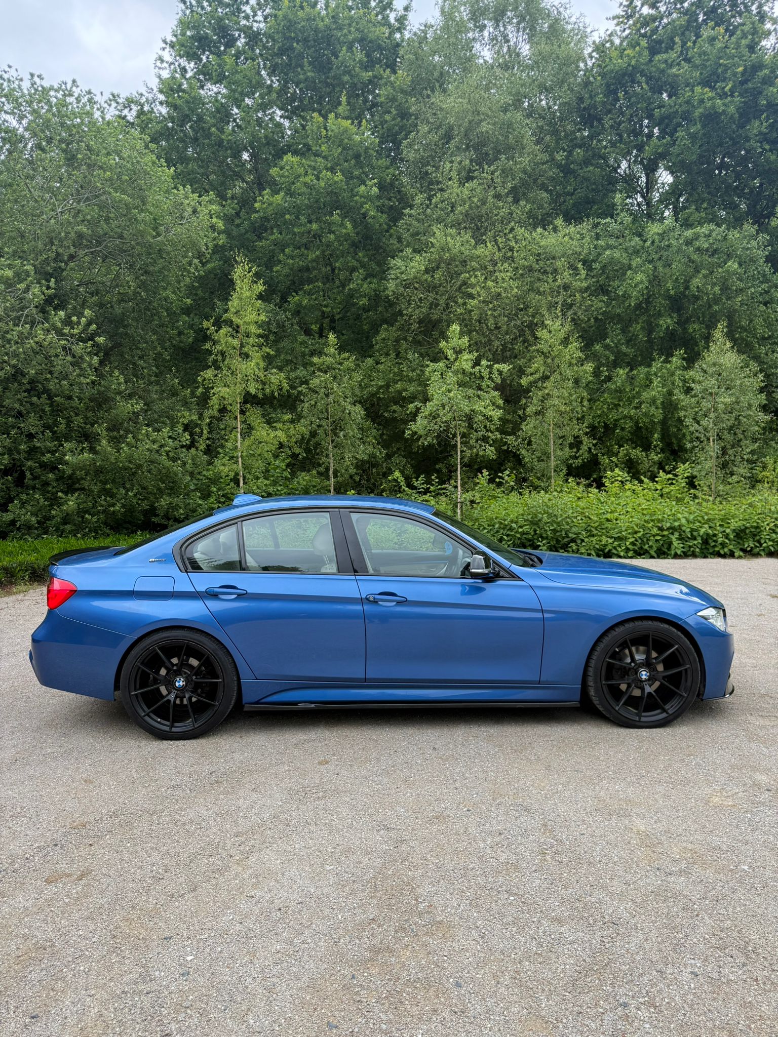 BMW 330e M Sport Auto gallery image 8