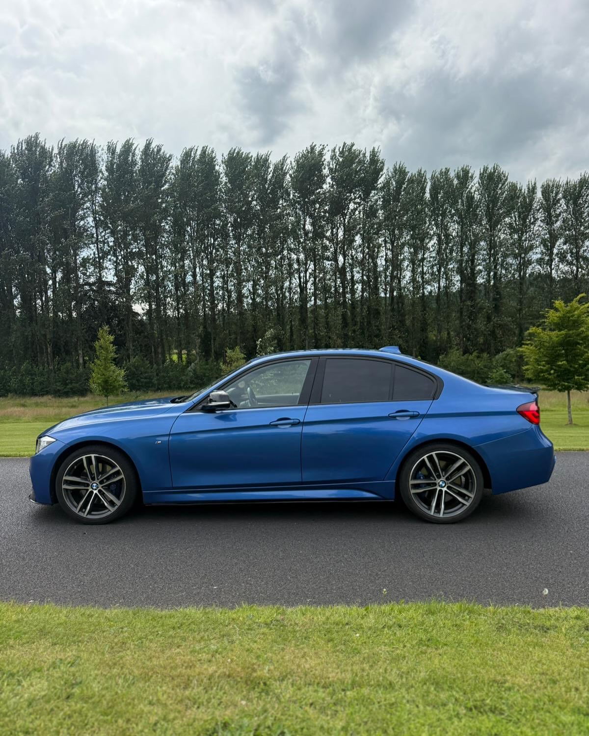 BMW 320d M Sport Shadow Edition Auto gallery image 3