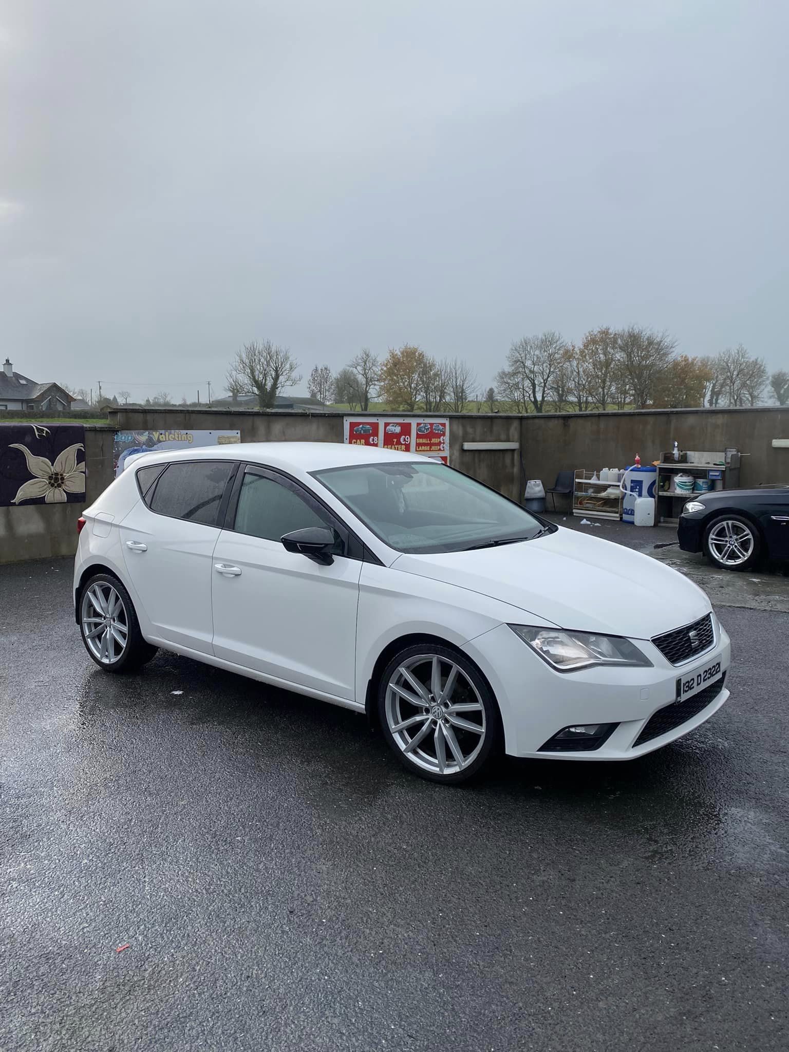 SEAT Leon 1.6 TDI 105BHP gallery image 2