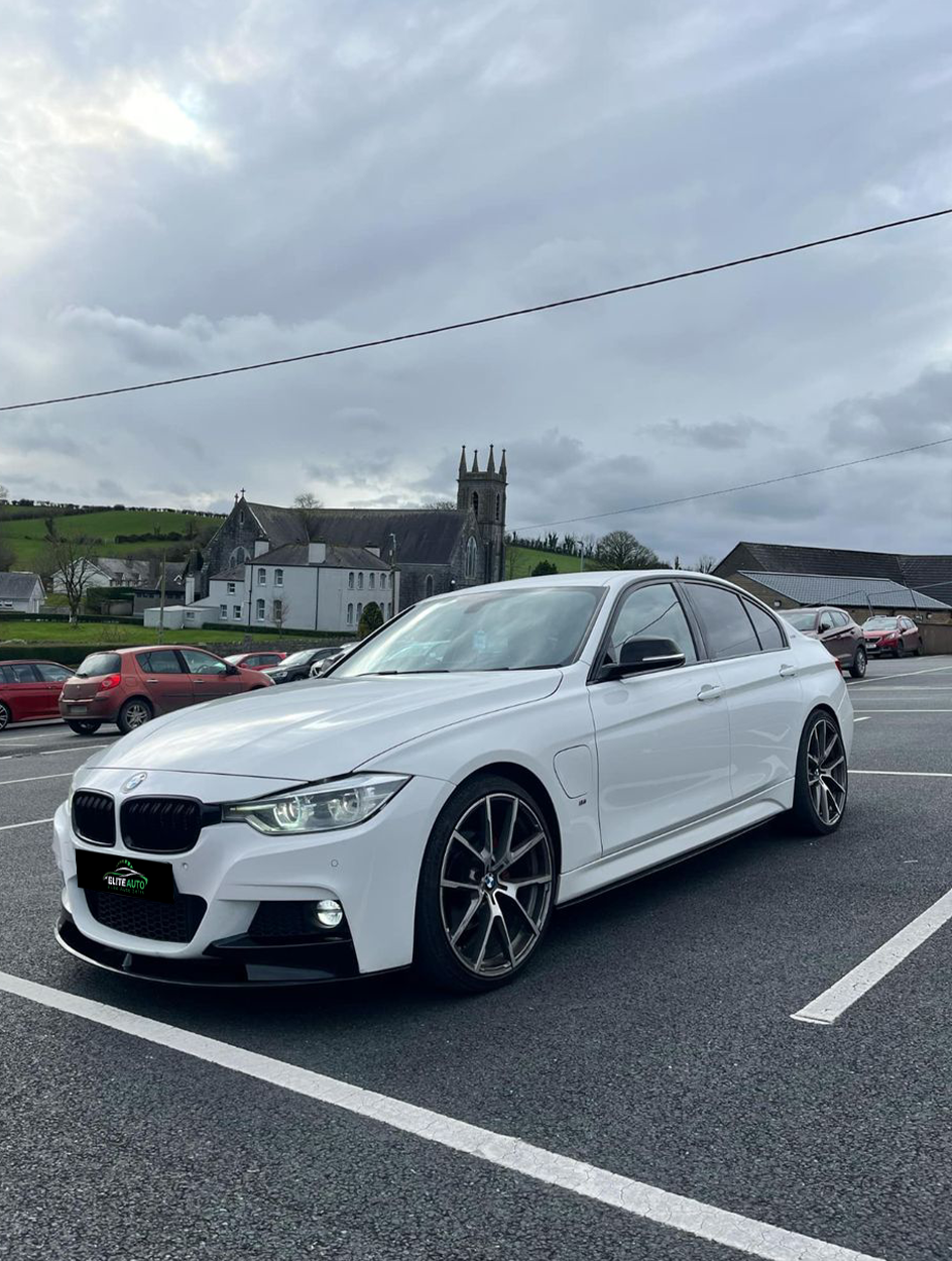 BMW 330e gallery image 5