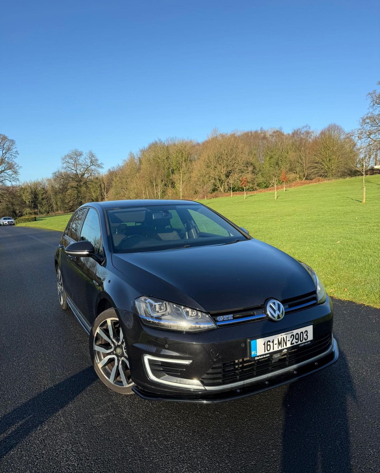 Volkswagen Golf 1.4 PHEV gallery image 2