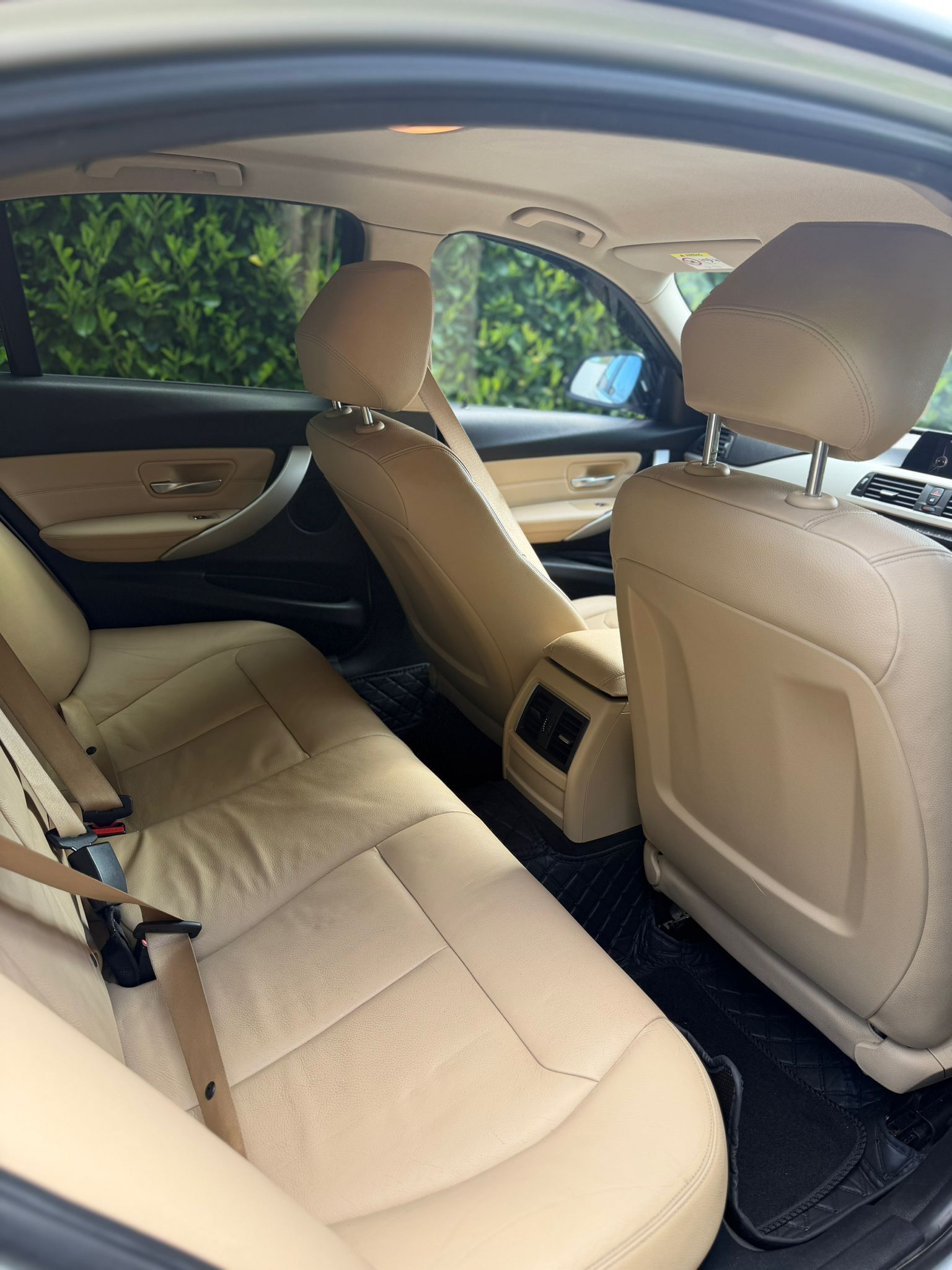 BMW 320d Sport Auto gallery image 13