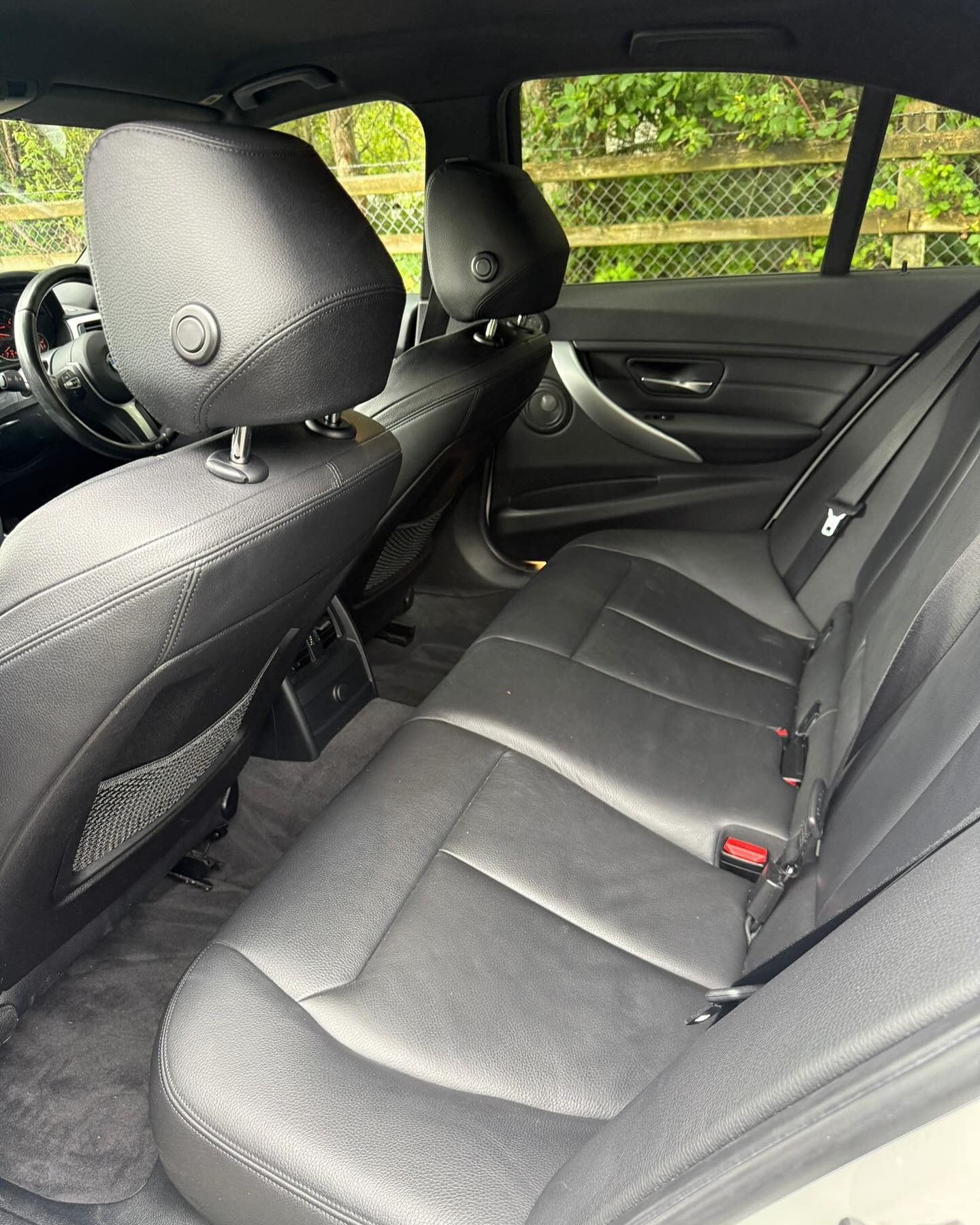 BMW 320d M Sport Shadow Edition Auto gallery image 11
