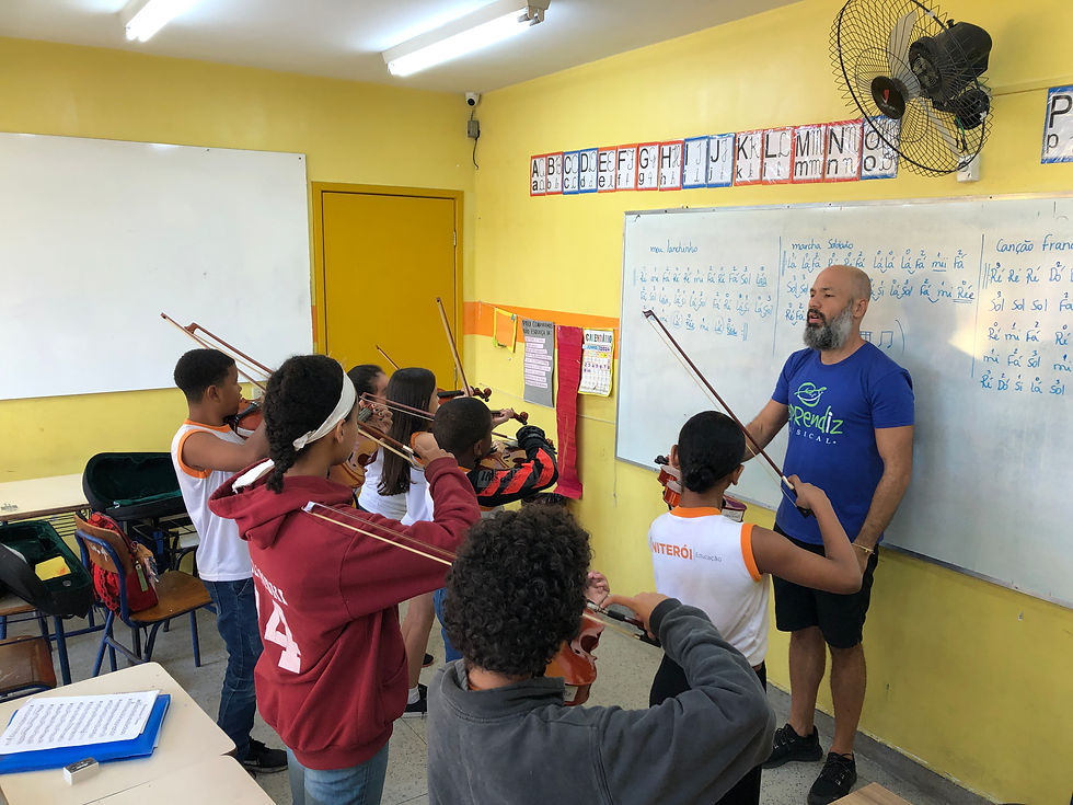 Viola e Violino EM Maestro Heitor Villa Lobos (32).JPG