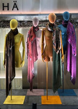 Bustes avec tissu de différentes couleurs en velours