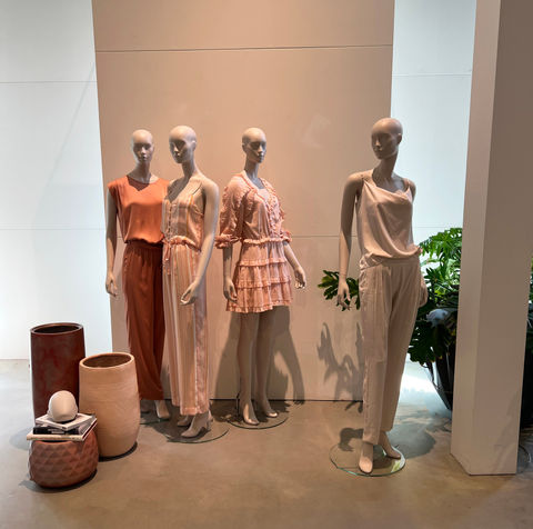 White mannequins in sustainable material