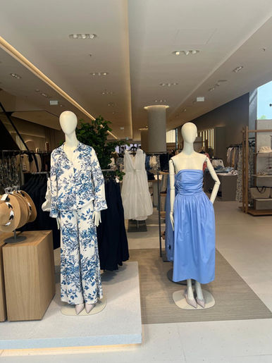 Fenêtre de mannequins féminins