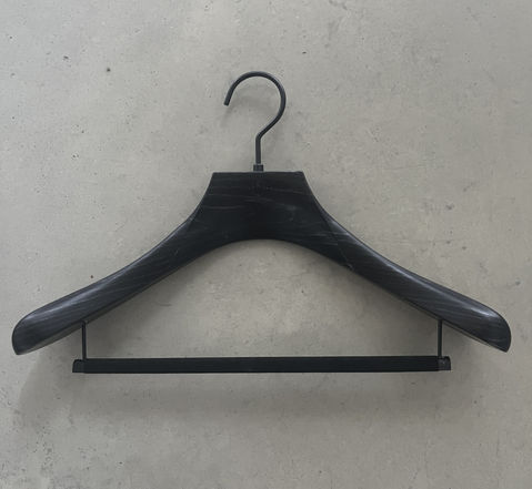 Customised hanger with bar antislip