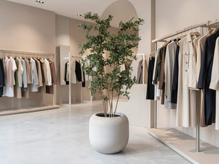 Plantes artificielles pour magasin : sans entretien, réalistes et idéales pour retail, bureaux et hôtels. Découvrez Bonami Pots & Plants.