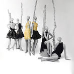 windowmannequin in grey