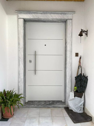 Porta Blindada Dierre - Moradia com Painel fenólico branco pantografado