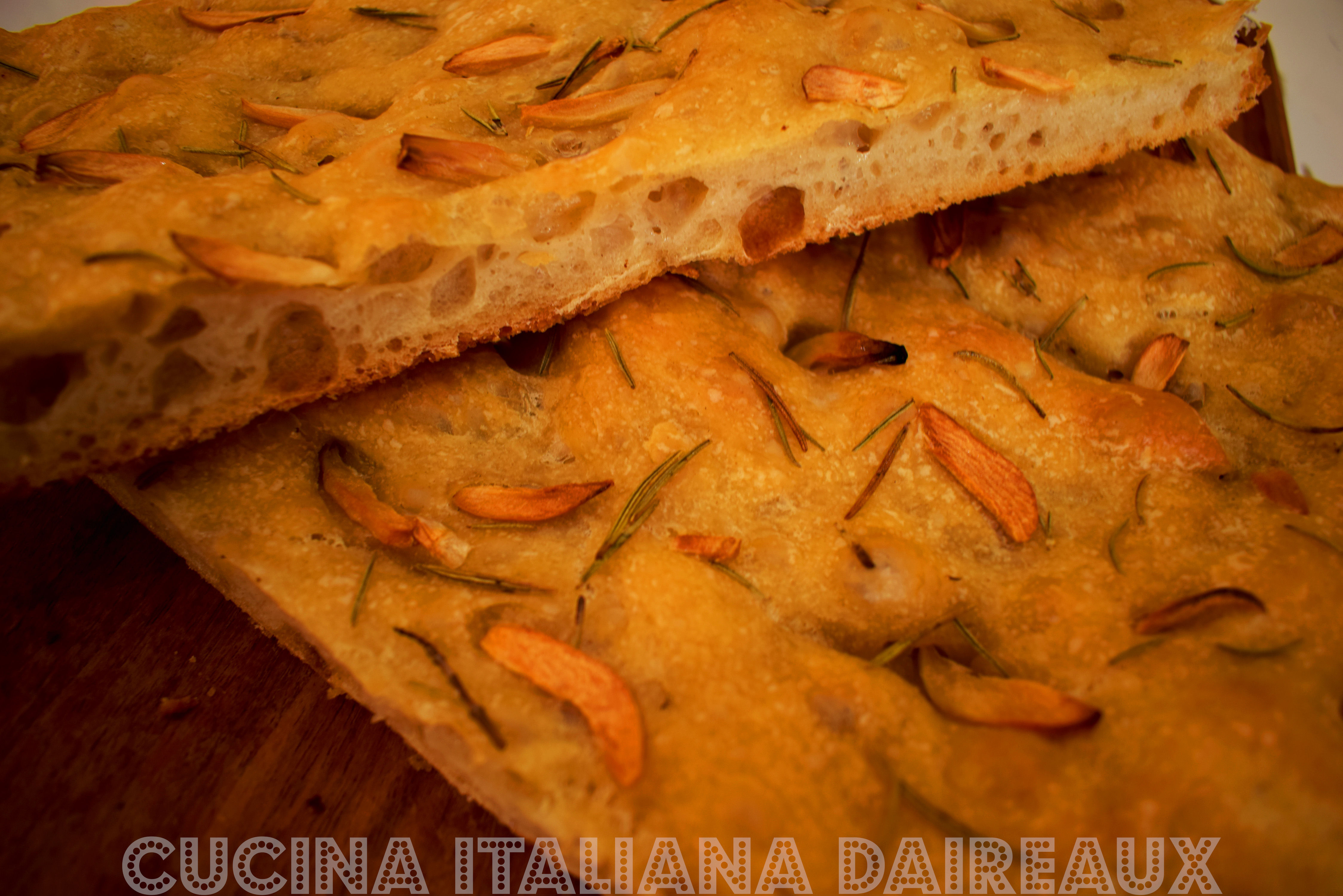 FOCACCIA DE AJO Y ROMERO