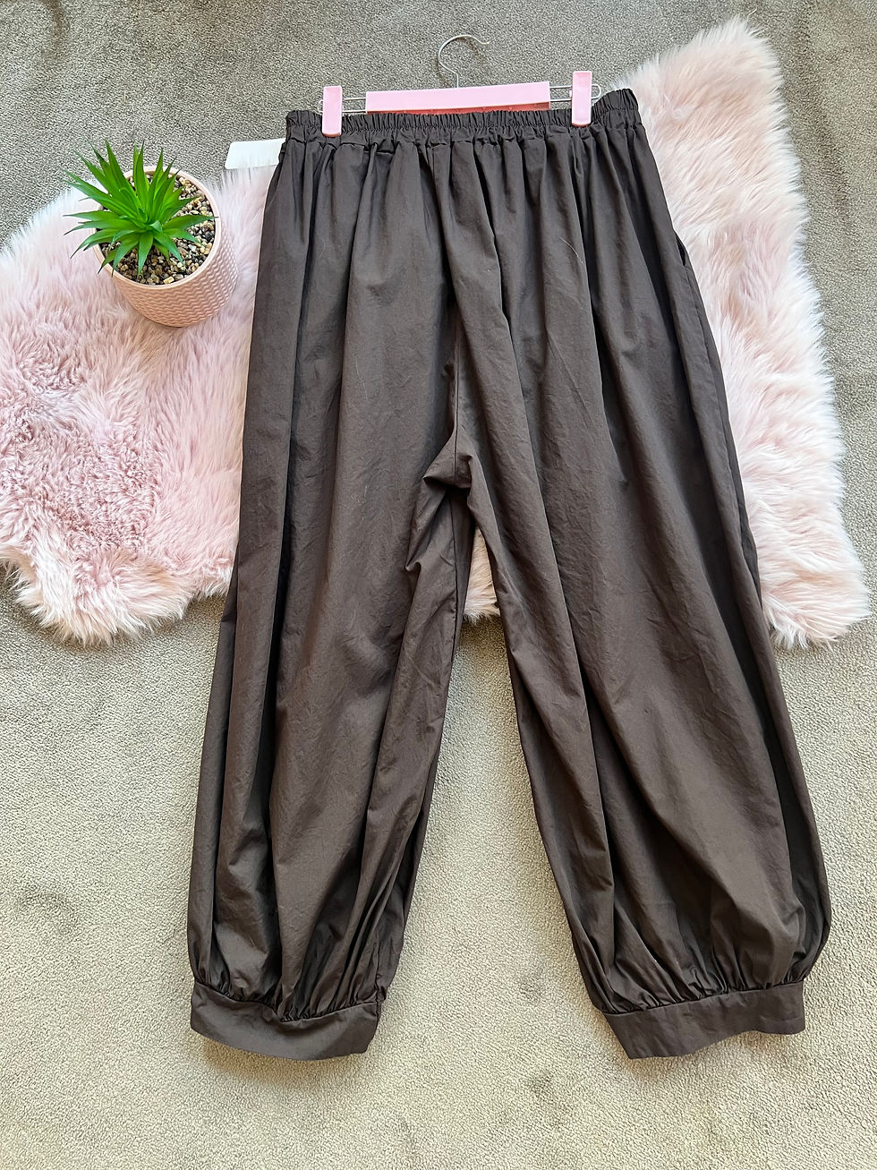 Thumbnail: Balloon pants in chocolate with button detail