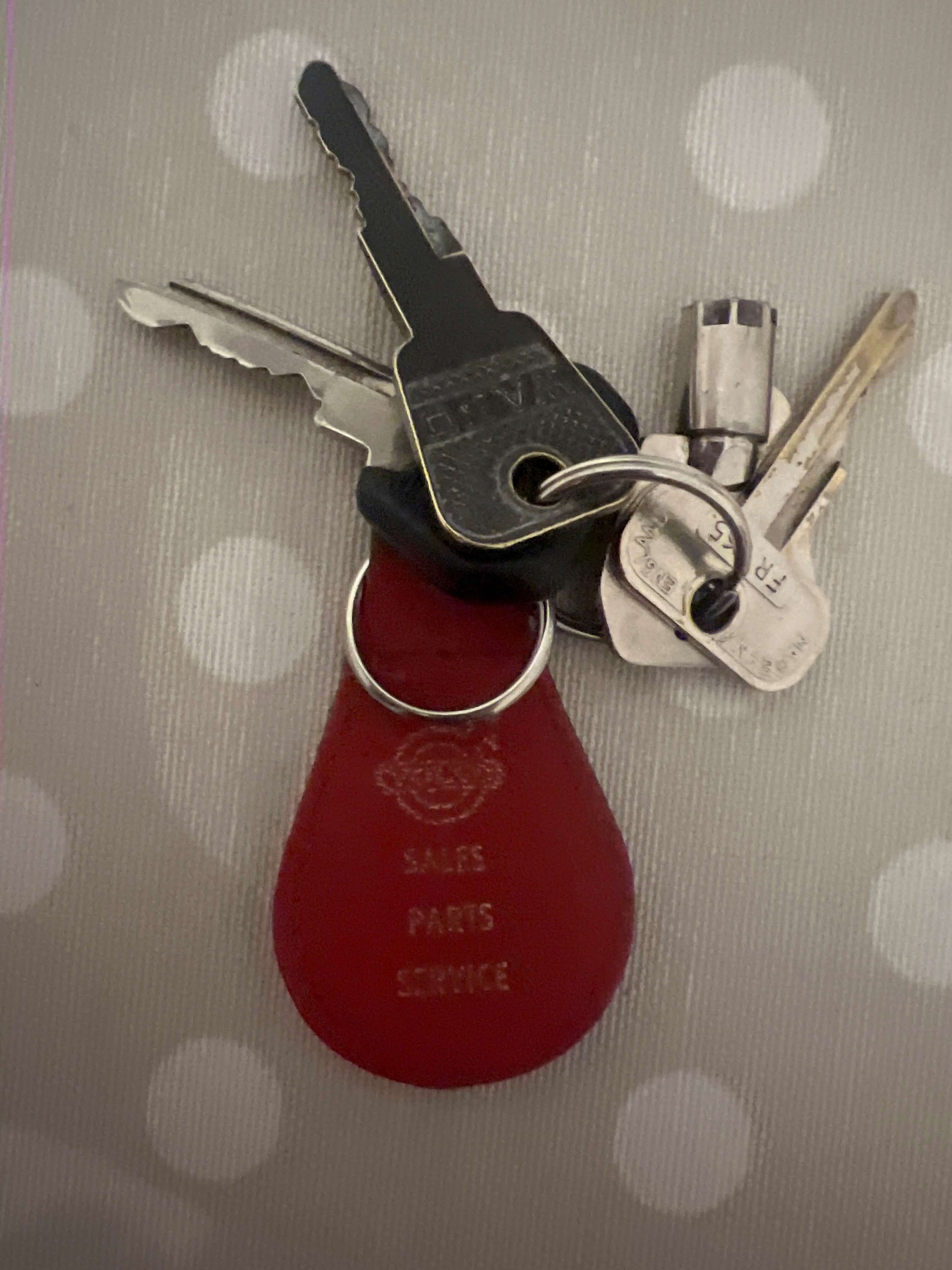 Spare keys of Volvo 145