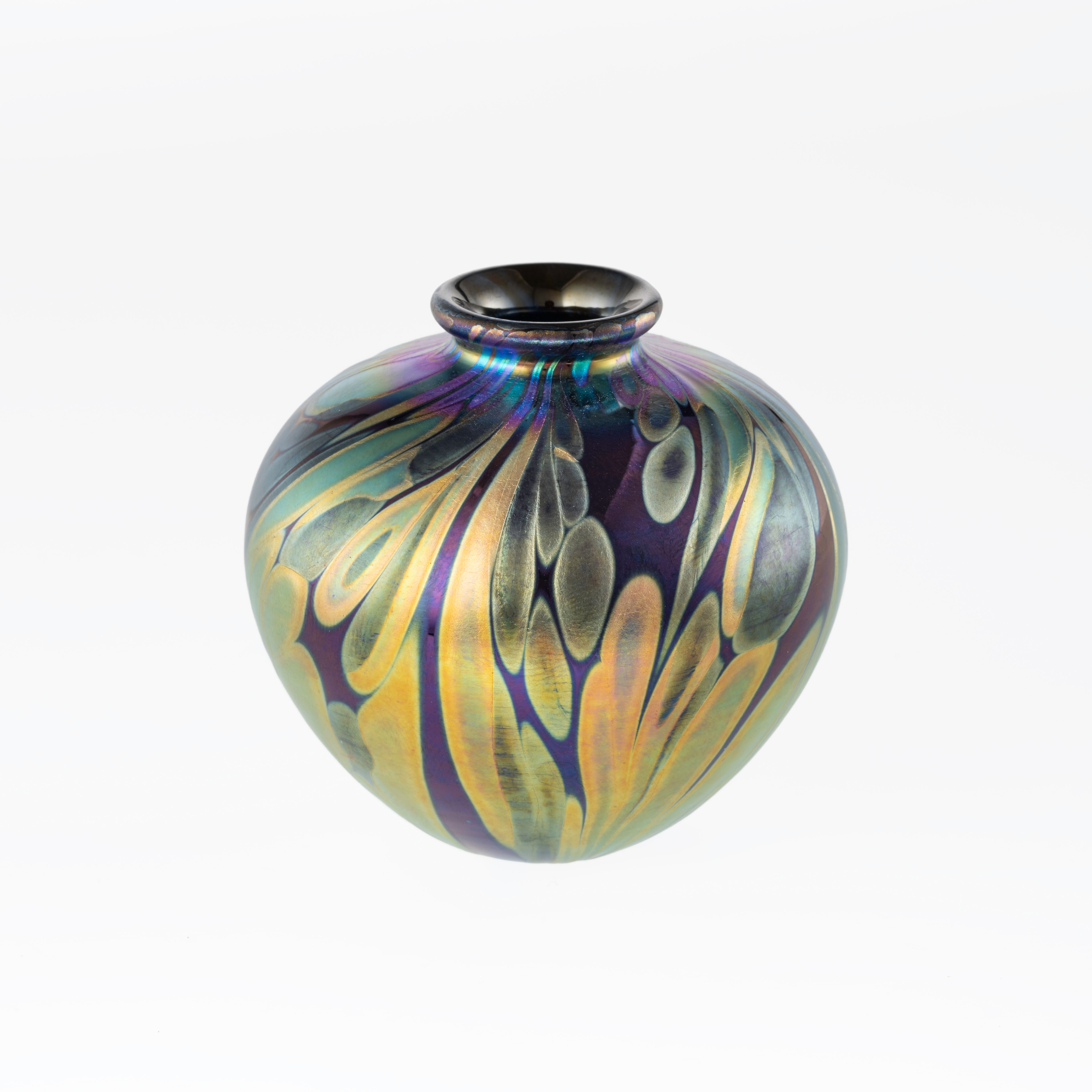Featherspray Fumed Noir Amphora Small