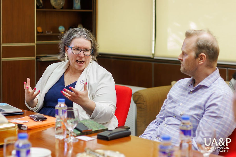 Dr. Samantha Alvis (left) and Mr. Simon Turner from the Arizona State University - Thunderbird School of Global Management.