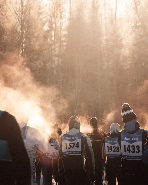 Professionaalne spordiürituste kajastamine: Tartu Maratoni osalejad ja A. Le Coq bränding. Spordifotograafi tehtud turundusfotod Eesti suurimalt spordisündmuselt.