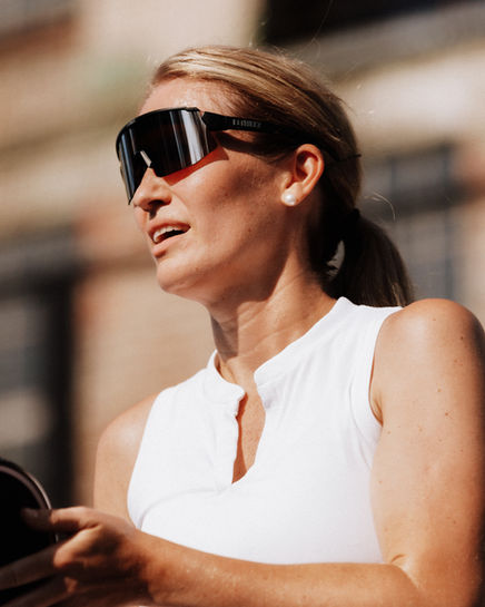 Spordivõistluste ja spordisündmuste jäädvustamine – padeli mängija portree dünaamilises spordikeskkonnas