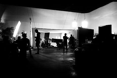 silhoutte-images-of-video-production-and-lighting-8SLYFXB.jpg