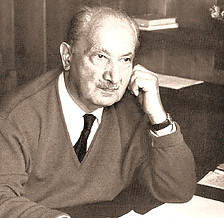 Martin-Heidegger-01_edited.jpg