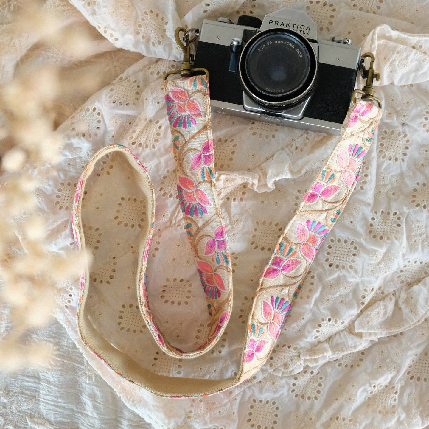 Handgefertigter Handy-/Taschengurt "PINKY DANDELION" von La N'atelier