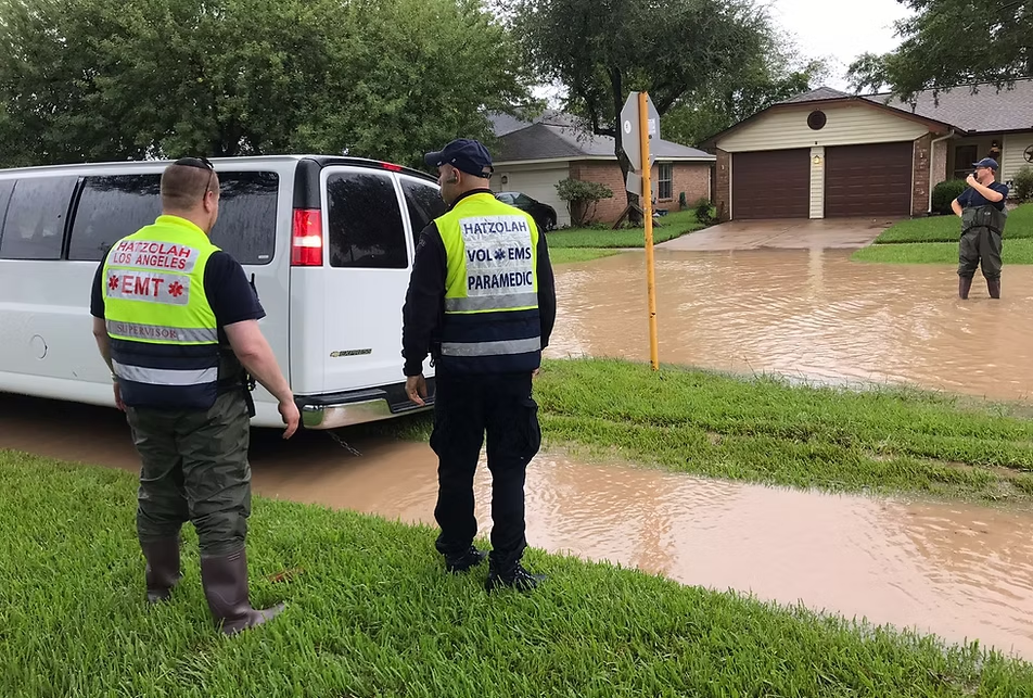 portrait-smiling-young-doctors-standing-together-portrait-medical-staff-inside-modern-hospital-smiling-camera