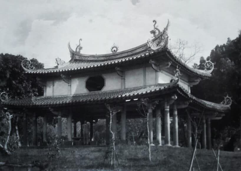 1920年新高寫真館方慶綿攝影:嘉義公園太保樓(資料來源:玉山國家公園管理處)