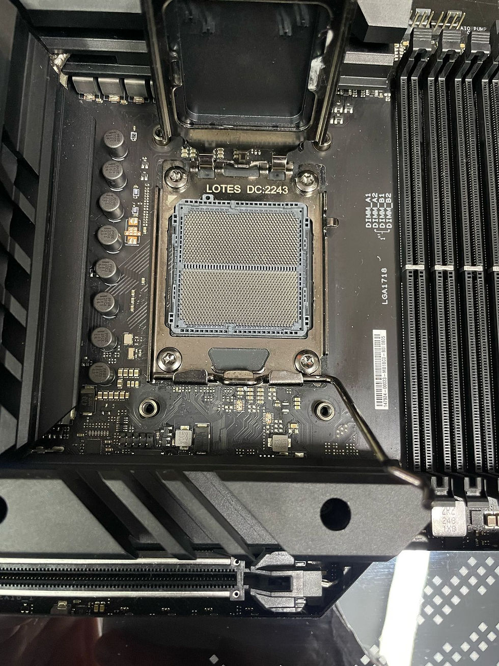 Miniatura: Placa Mãe Asus ROG CROSSHAIR X670E HERO Wi-Fi (AM5/4xDDR5/M.2/USB 3.2/RGB)