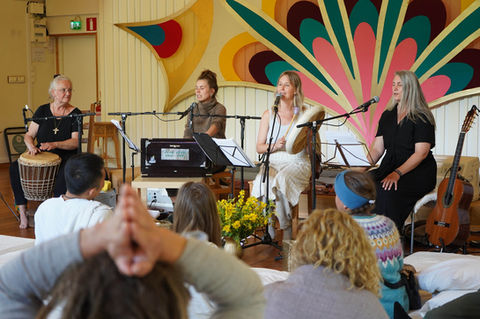 Mia Törgren, Leona Franztich, Premin Beatrice Björk, Malin Wik. No MInd Festival. Foto: Ängsbacka kursgård