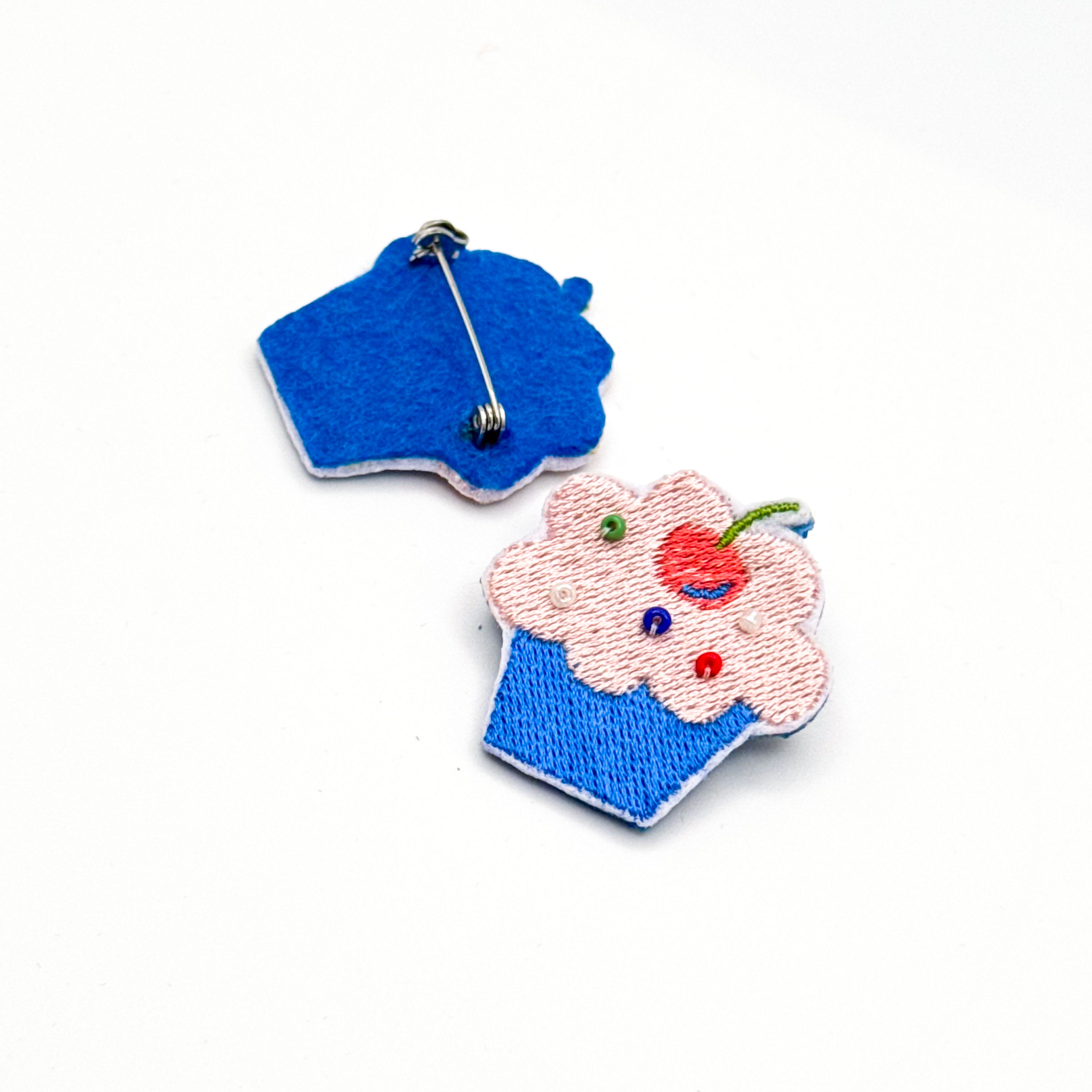 Broche « Cupcake cerise» – À croquer du regard