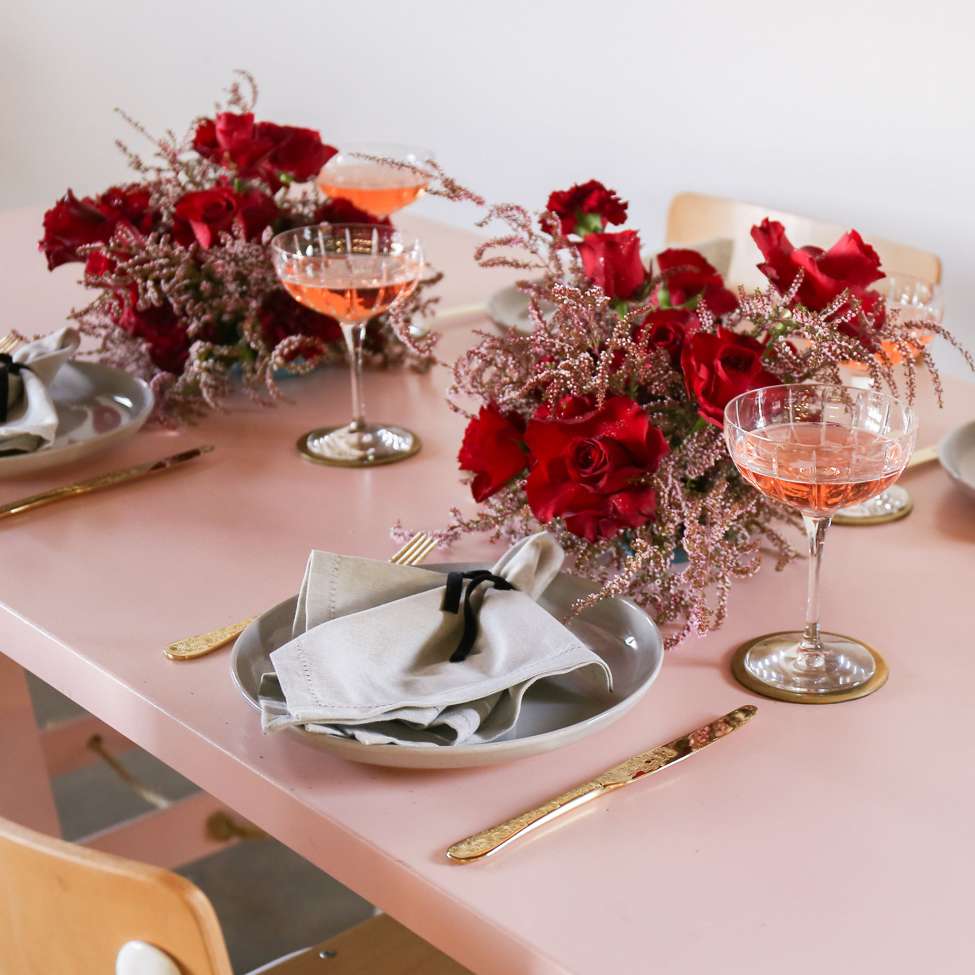 STYLED SHOOT ~ ROSE et ROUGE.
