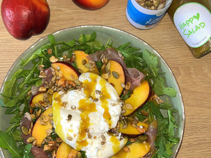 Fruchtiger Nektarinen-Burrata-Salat