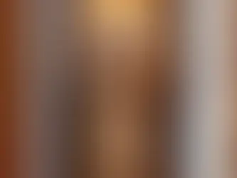 長崎市の仏壇・仏具店「おぶつだんの利休堂」が長与町高田郷のお客様宅へ、高さ120cmのモダン仏壇を地袋付仏間に安置した様子。