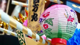 長崎市仏壇・仏具店「おぶつだんの利休堂」2026年版の店頭展示精霊船。西方丸の札やほうずき提灯、モールで装飾された板紙船キットのアップ。