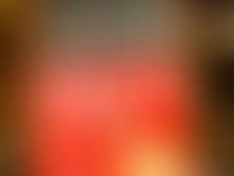 長崎市仏壇・仏具店「おぶつだんの利休堂」が紹介する長崎・風頭山 風の大地美術館にて開催の『加藤賢一展』告知ポスター。長与町平古場の浄土真宗木辺派の西光寺本堂前。