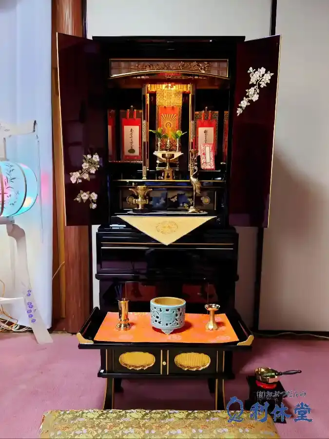 長崎市仏壇・仏具・お香専門店「おぶつだんの利休堂」が長崎県佐世保市松瀬町のお客様へ塗りモダン(家具調)仏壇納品-1