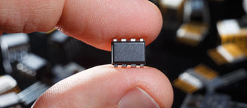 L’Intelligenza Artificiale Tascabile: Come i Micro-Modelli stanno cambiando le regole dell’innovazione