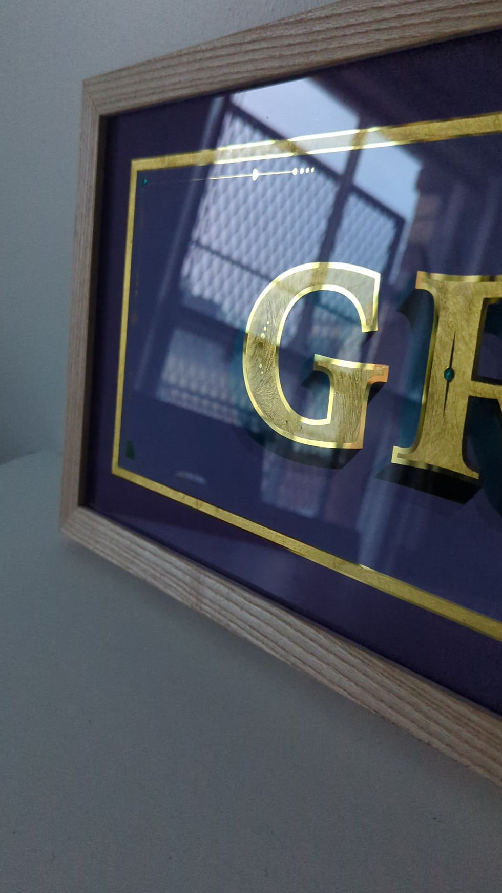Thumbnail: Grá in Violet