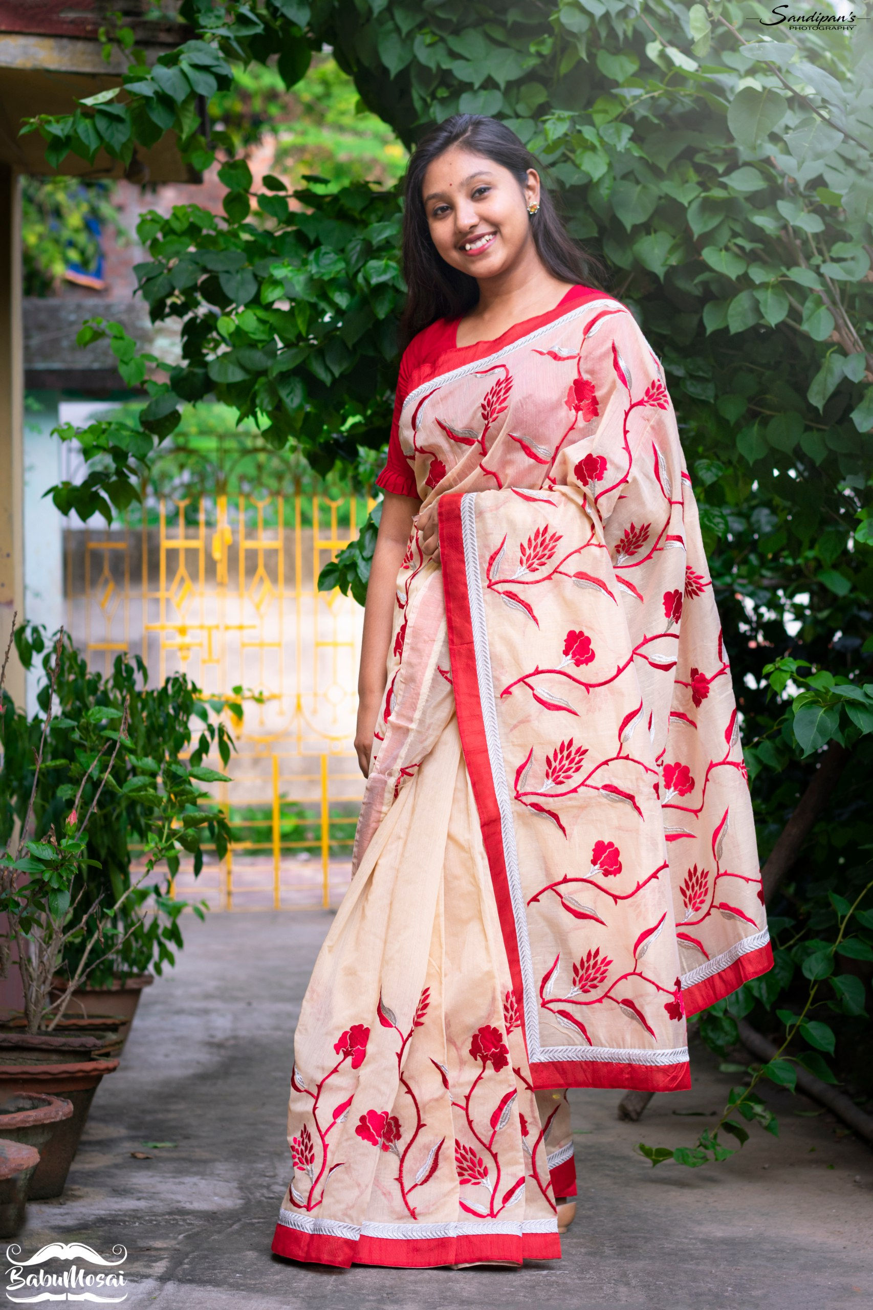 Babumosai | Skin Tone Handloom Saree - Red Embroidery with Blouse Piece