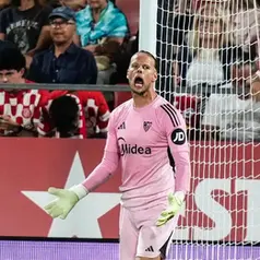 Nyland, Isaac, Kike Salas