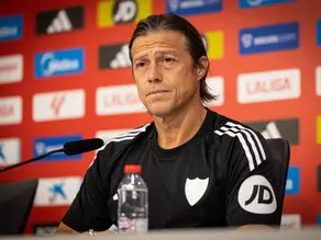 MatĂas Almeyda conference de presse