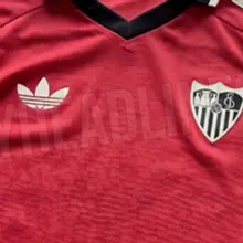 Footy Headlines a aussi dévoilé le probable maillot extérieur 2026/27